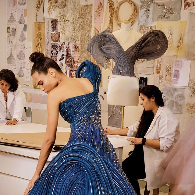 chic fashion , classy fits , moderanity